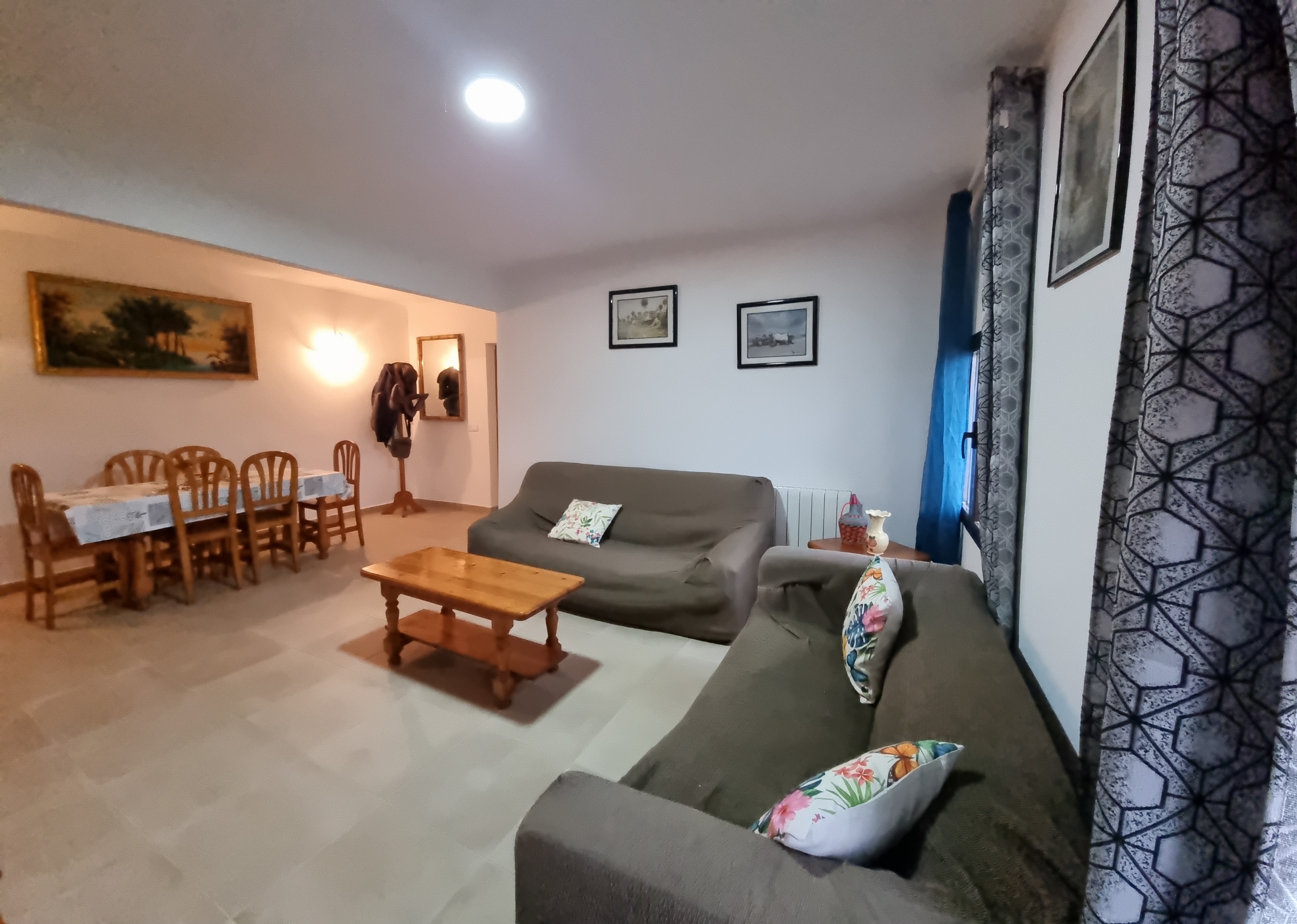 Salon con mesa